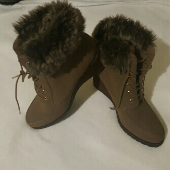 H&M boots with fur - Picture 2 of 3